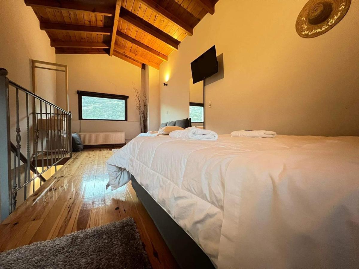 Guesthouse Mouses Kalavryta Eksteriør billede