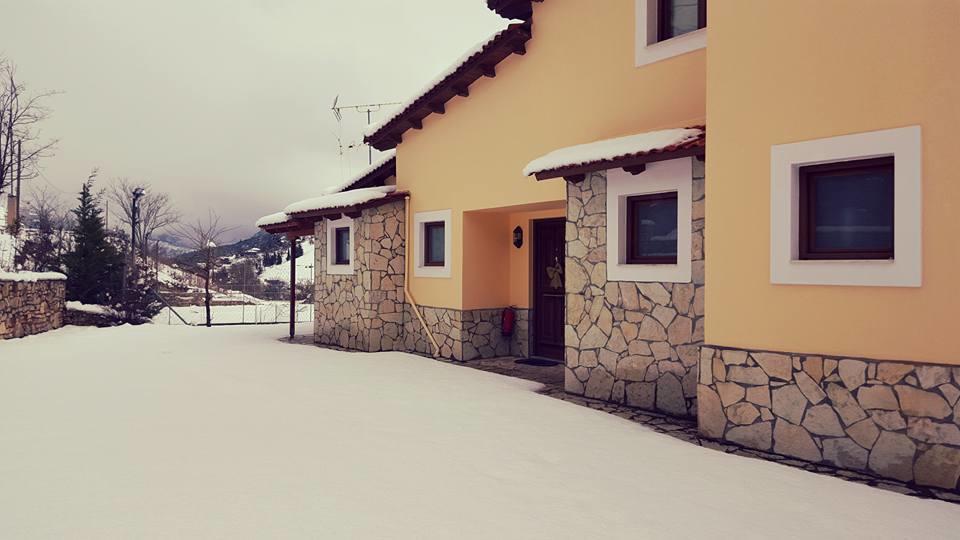 Guesthouse Mouses Kalavryta Eksteriør billede