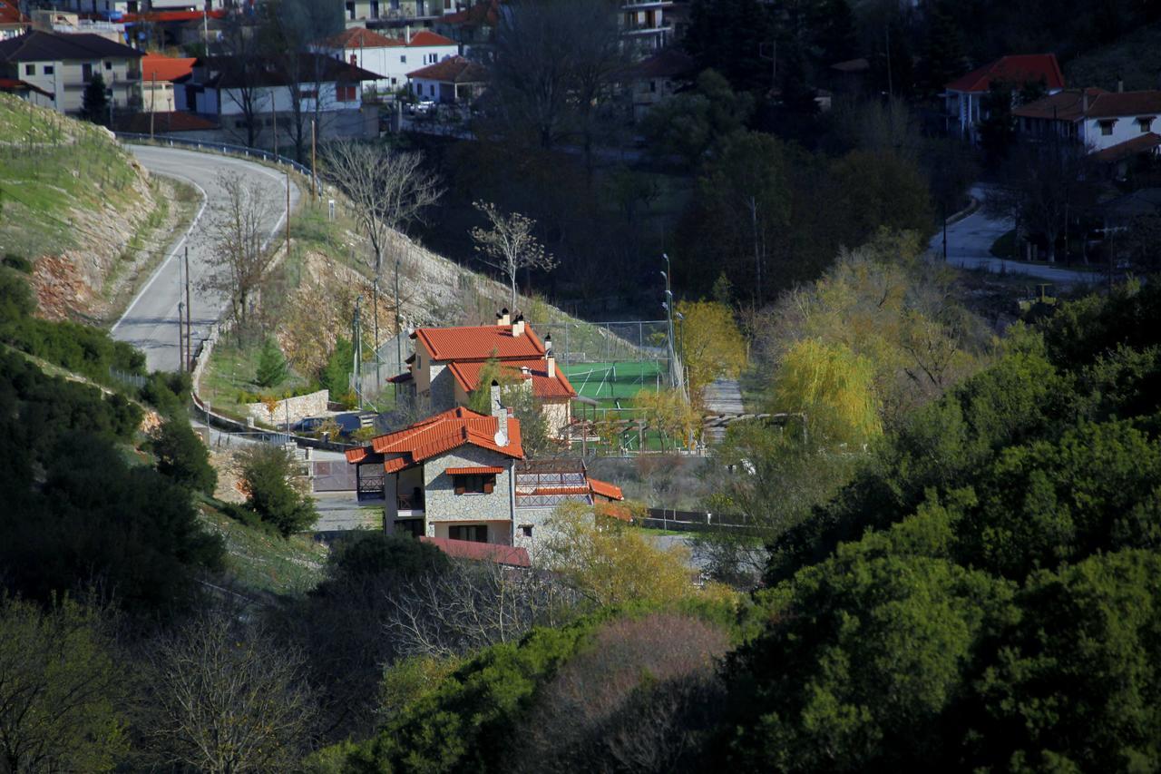 Guesthouse Mouses Kalavryta Eksteriør billede